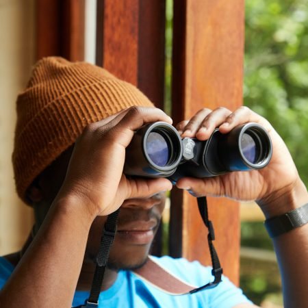 A person use binoculars